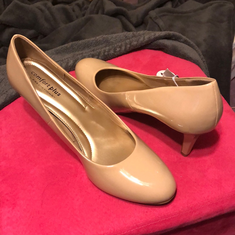 NEW SIZE 13W tan COMFORTABLE HEELS